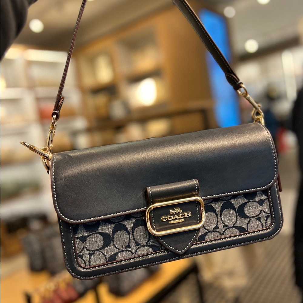 NWT！COACH MORGAN SHOULDER BAG IN SIGNATURE CHAMBRAY
COACH CH137